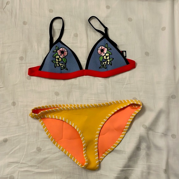 Triangl Bikini - Small Top, Medium Bottoms - Picture 1 of 3